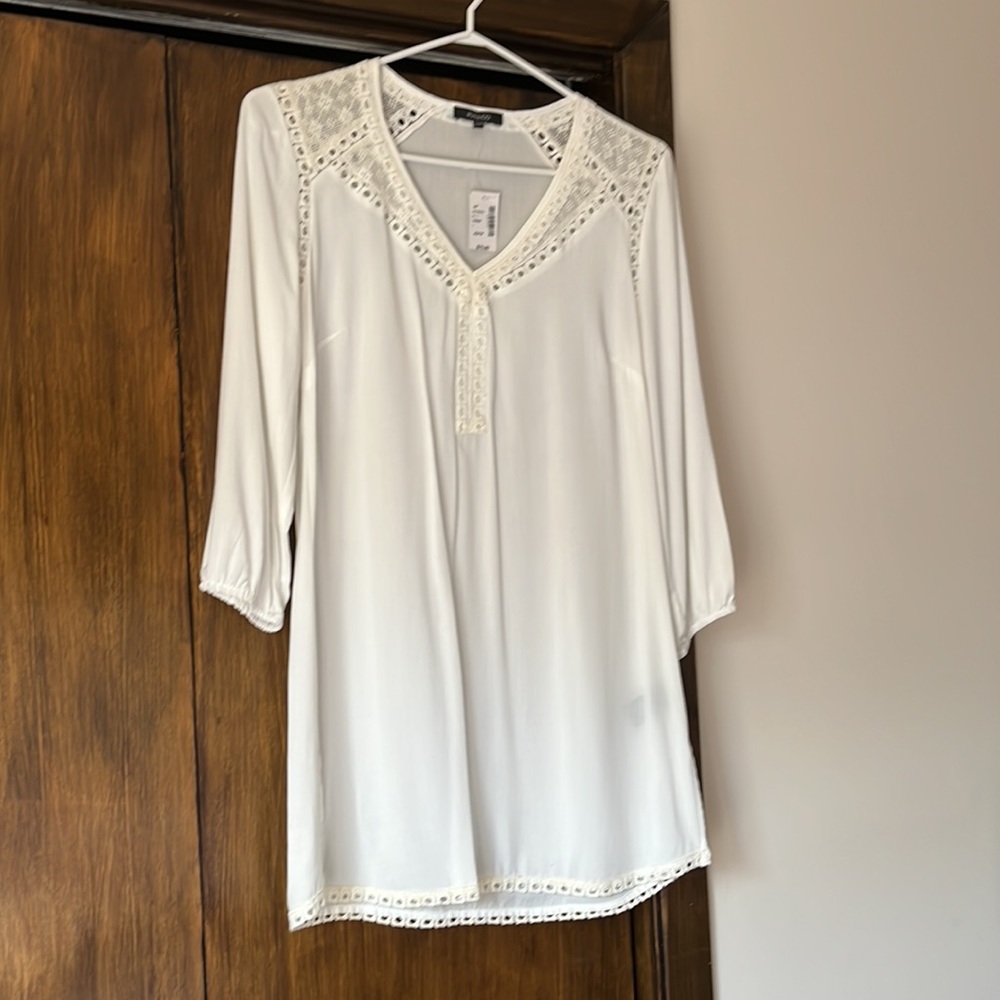 RW&CO Cream coloured long top with lace detailing